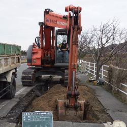 山口県防府市の西中国建設の道路工事　掘削